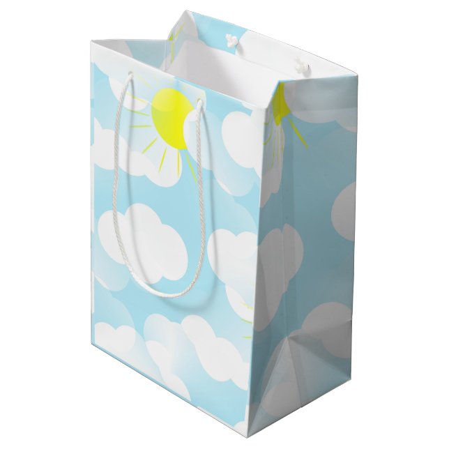 Sunny Blue Summer Sky mit Wolken Mittlere Geschenktüte (Rückseite Schrägansicht)