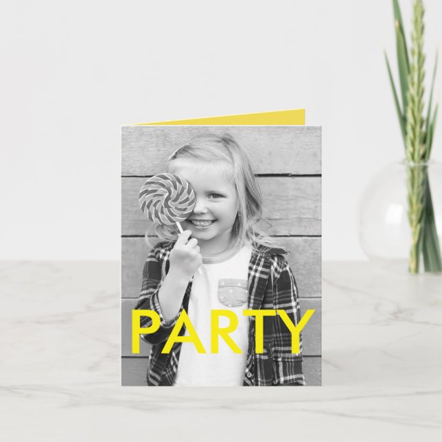 Sunny Fun Minimal Modern Kid's Foto Geburtstag Einladung (Vorderseite)