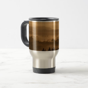 Sunrise Over Misty Rolling Hills Landscape Reisebecher