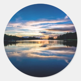Sunrise River Reflections Runder Aufkleber