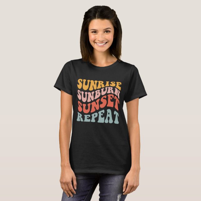 Sunrise Sunburn Sunset Wiederholung, Sommer Sprich T-Shirt (Vorne ganz)