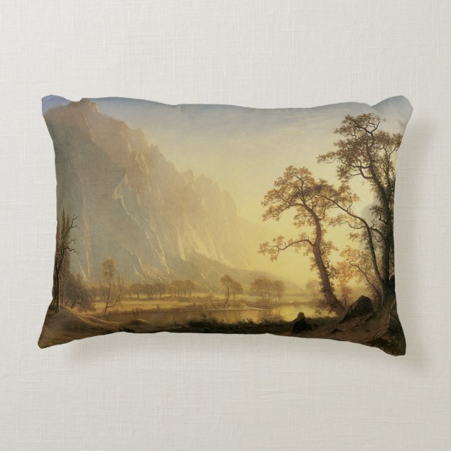Sunrise, Yosemite Valley von Albert Bierstadt Dekokissen (Rückseite)