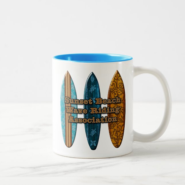 Sunset Beach Hawaiian Surfboards Wave Riders Zweifarbige Tasse (Rechts)