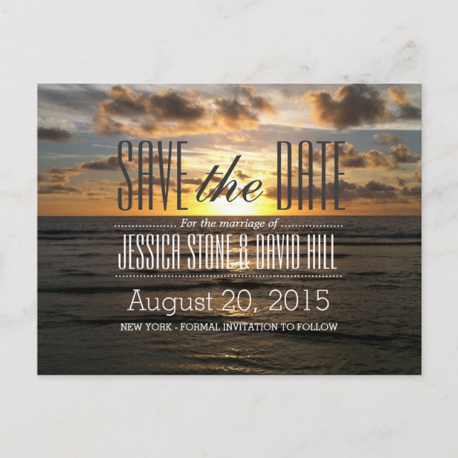 Sunset Beach Hochzeit in Urlaubsort Save the Date Ankündigungspostkarte (Vorderseite)