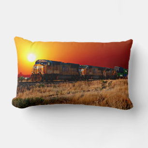 Sunset Diesel Lokomotive Freight Train Lendenkissen