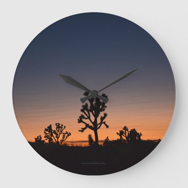 Sunset Joshua Trees Große Wanduhr (Vorderseite)