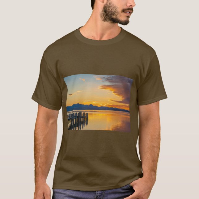 Sunset Lake & Mountain Calm Tee (Vorderseite)