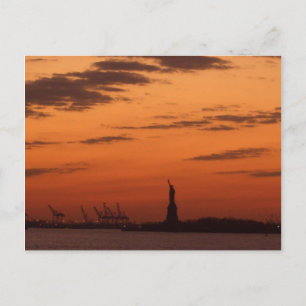 Sunset New York Harbour and Statue of Liberty USA Postkarte