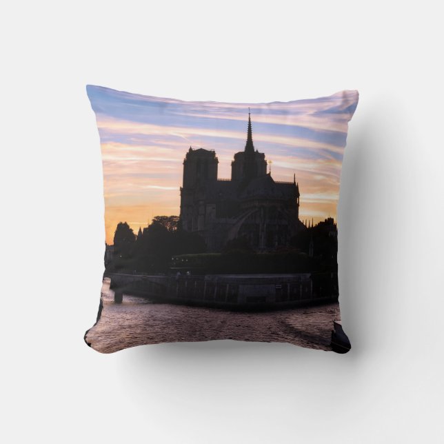 Sunset on Notre Dame de Paris - Paris, Frankreich Kissen (Vorderseite)