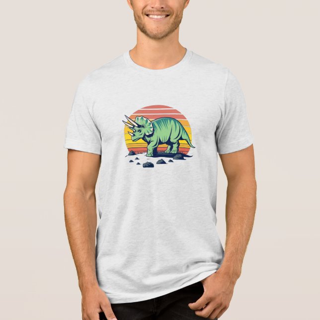 Sunset Safari: Retro Triceratops T-Shirt Tri-Blend Shirt (Vorderseite)