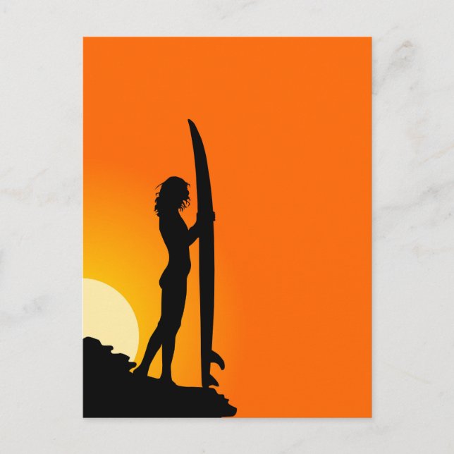 Sunset Surfer Girl mit Surfbrett Postkarte (Vorderseite)