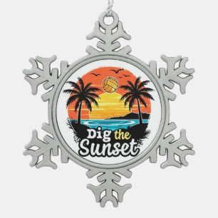 "Sunset volleyball" - Volleyballdesign für Spieler Schneeflocken Zinn-Ornament