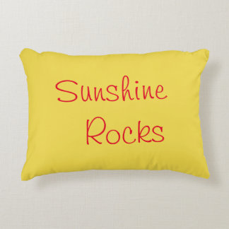 "Sunshine Rocks" Phrase Gelber Hintergrund Dekokissen