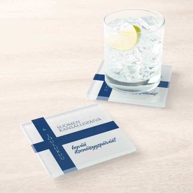 Suomen Kansallispäivä Flag zum Finnischen National Glasuntersetzer (Schrägansicht)