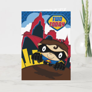 Super héros mignon dans la carte d'anniversaire de