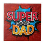 Super Vater Mustache Modern Grunge Fliese<br><div class="desc">Super Vater Mustache Modern Grunge Decorative Tiles mit dem Text "Super Vater" in moderner rot-gelber Typografie auf einem blau-roten Grunge Hintergrund mit einem Schnurrbart. Geschenke zum Vater zum Geburtstag,  Vatertag,  Weihnachten,  Feiertage und vieles mehr. Erstellt von Evco Studio www.zazzle.com/store/evcostudio</div>