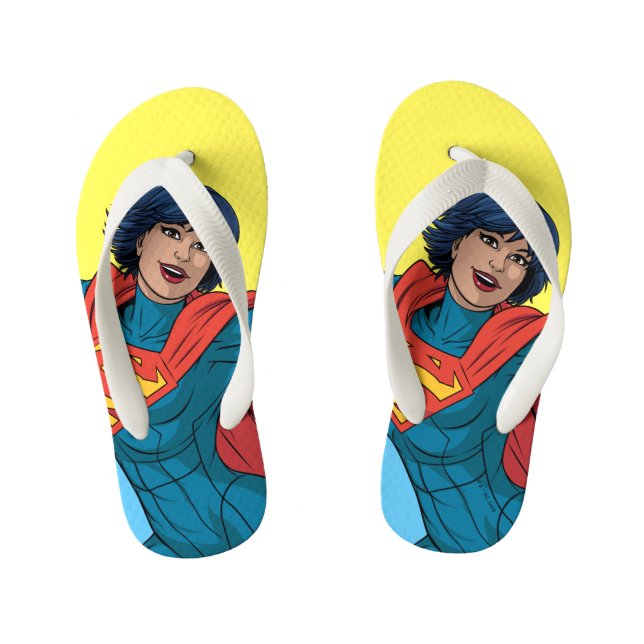 Supergirl Fliegen in Blue Anzug Kinderbadesandalen (Fußbett)