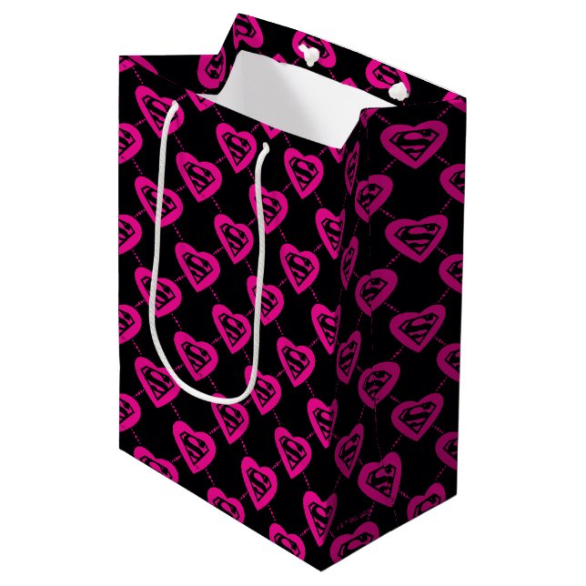 Supergirl Hearts Diagonal Pattern Mittlere Geschenktüte (Vorderseite Schrägansicht)