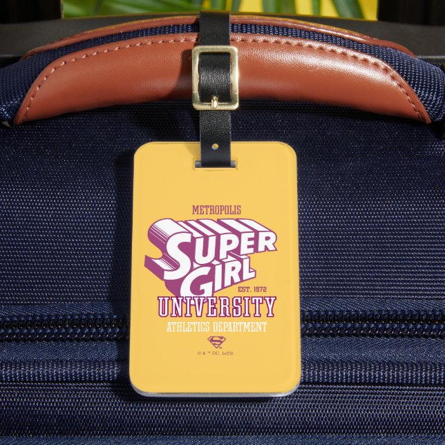 Supergirl Metropolis University Athletics Dept. Gepäckanhänger (Vorderseite Insitu 2)