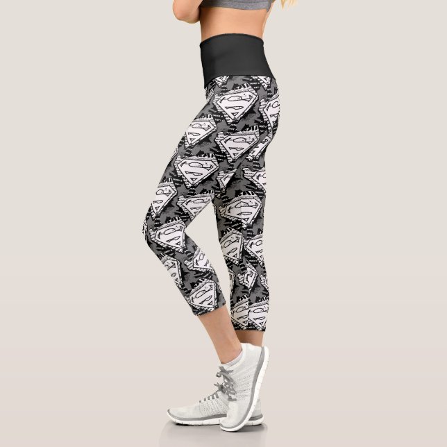 Supergirl Newsprint S-Shield Capri Leggings (Links)