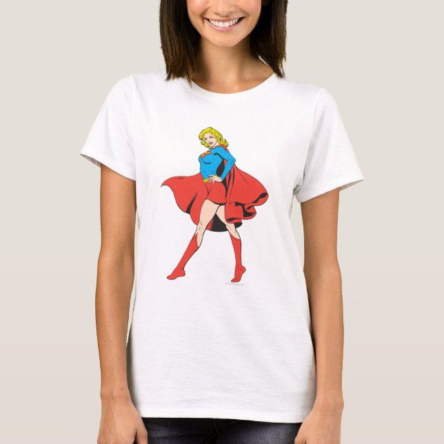 Supergirl schlägt eine Pose T-Shirt (Vorderseite)