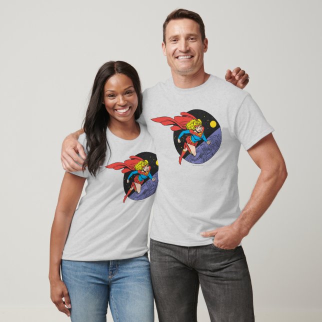 Supergirl springt im Weltraum T-Shirt (Unisex)