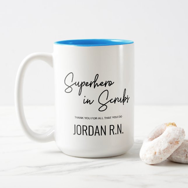 Superheld in Scrubs Personalisiert Danke, Nurse Zweifarbige Tasse (Mit Donut)