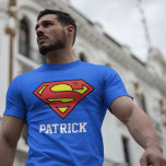 Superman | INDIVIDUELLE NAME T-Shirt<br><div class="desc">Mit diesem super phantastischen Super T - Shirt von DC Comicen heben Sie sich von der Masse ab! Personalisieren Sie diese,  indem Sie Ihren eigenen,  benutzerdefinierten Text hinzufügen.</div>