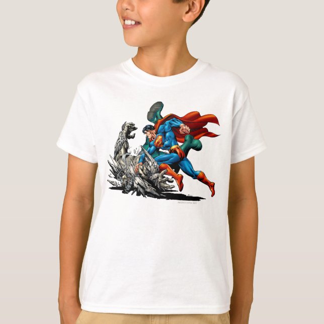 Superman kämpft Monster T-Shirt (Vorderseite)