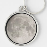 Supermond am schwarzen Himmel