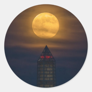 Supermoon über Washington Monument Runder Aufkleber