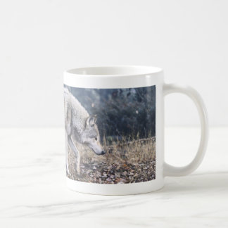 Sur la tasse de loup de bois de construction de