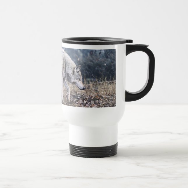 Sur la tasse de voyage de loup de bois de (Droite)
