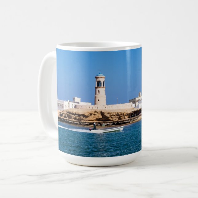 Sur Lighthouse mit Fischerboot - Sur, Oman Kaffeetasse (Vorderseite Links)