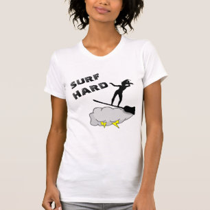 Surf hart wie eine Hexe T-Shirt