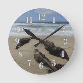 Surf Sand und Driftwood West Coast Landschaftsstra Runde Wanduhr
