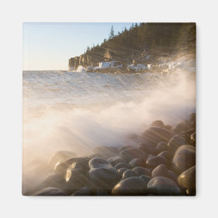 Surf wäscht über den Kopfsteinpflaster im Denkmal Magnet