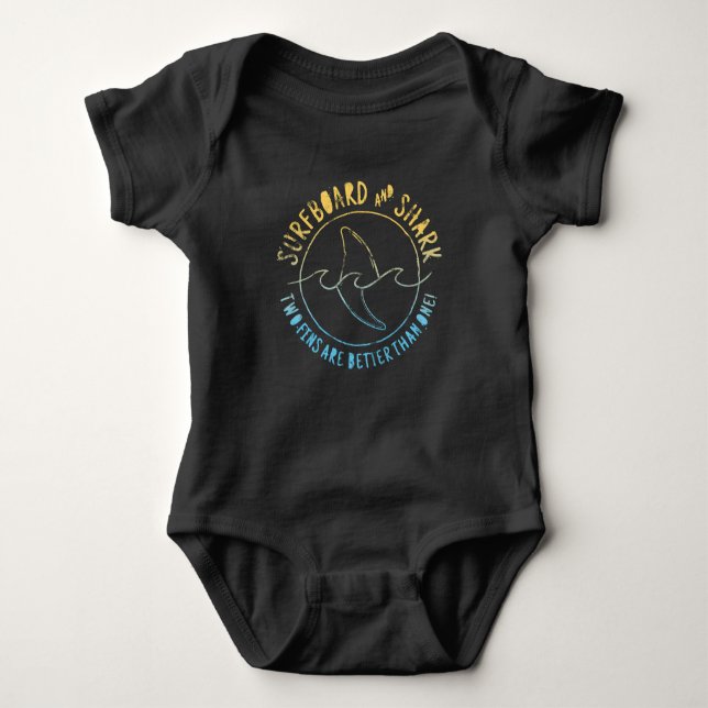 Surfboard and Shark Funny Summer Beach Urlaub B Baby Strampler (Vorderseite)