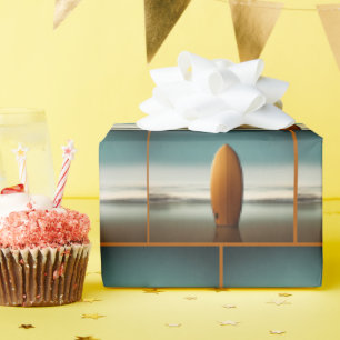 Surfbrett im Strand Sand Geschenkpapier