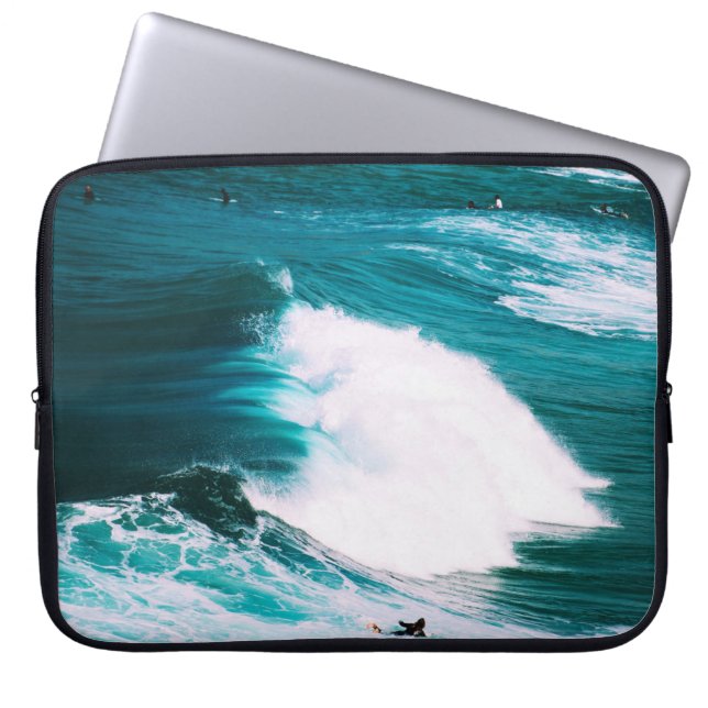 Surfbrett mit Meereswellen Laptopschutzhülle (Vorderseite)