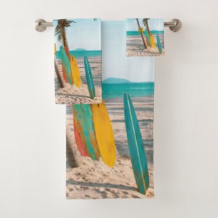 Surfbretter am Strand werfen Kissen Badhandtuch Set
