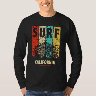 Surfen an der kalifornischen Küste im Sommer Welle T-Shirt