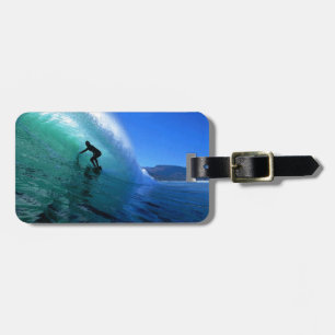 Surfen an der Südafrikanischen Küste mit einer grü Gepäckanhänger