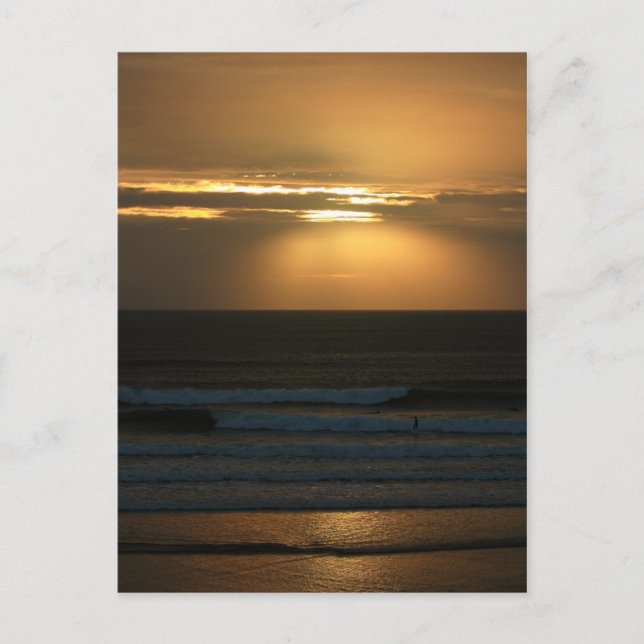 Surfen bei Sonnenuntergang in Polzeath Postkarte (Vorderseite)