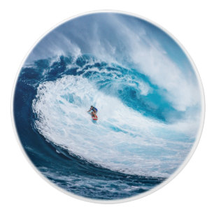 Surfen in den Röhren Keramikknauf