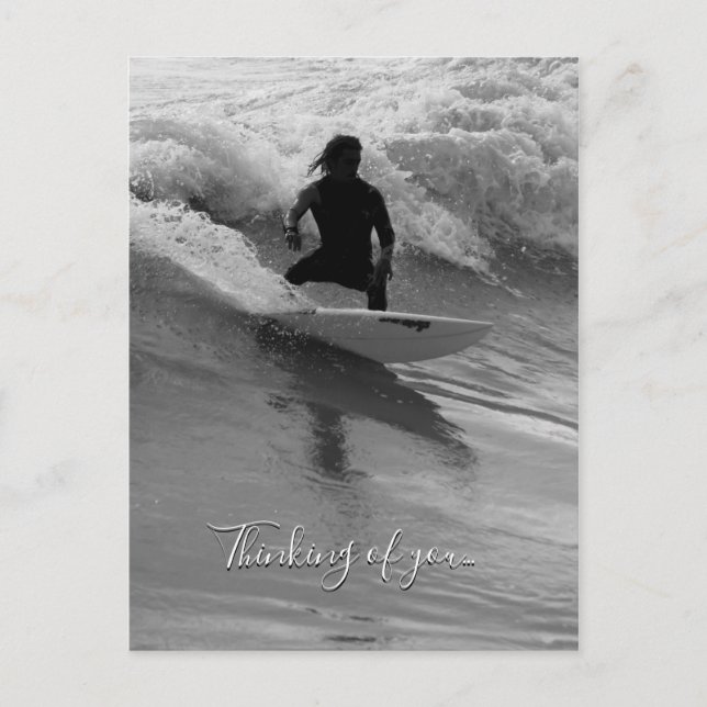 Surfen in den Wellen Graustufen denken Postkarte (Vorderseite)