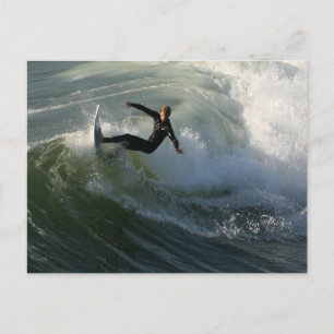 Surfen in einem Wetsuit Postcard Postkarte