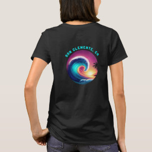 Surfen in einer großen Welle T-Shirt