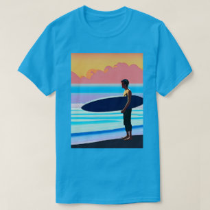Surfen Stehend am Strand bei Sonnenuntergang T-Shirt