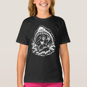 Surfender Affe in der Hai-Welle T-Shirt